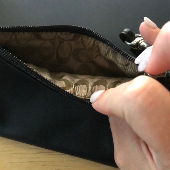 Coach wristlet - Picture 4 of 4